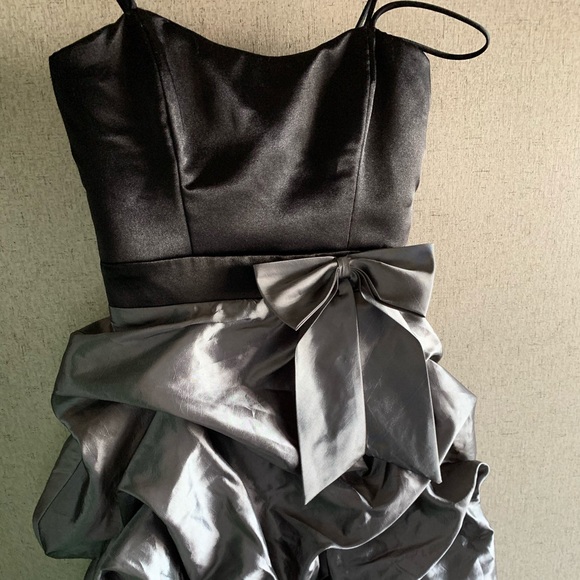 Dress - Picture 2 of 4